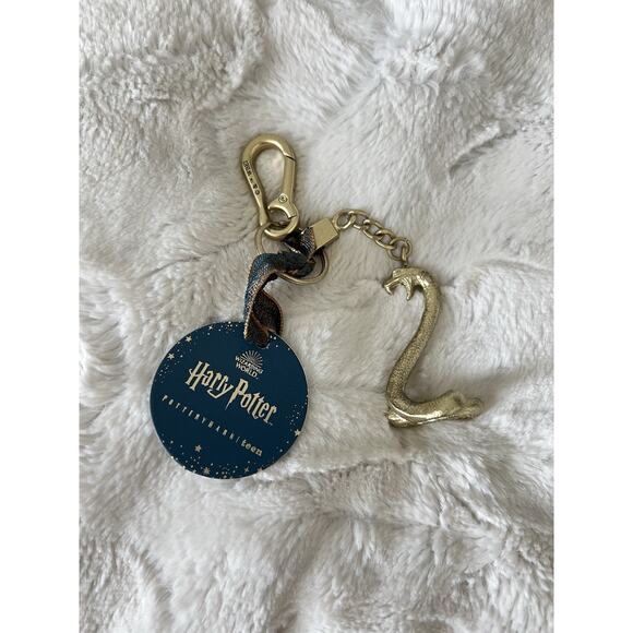 NWT Pottery Barn Teen Harry Potter Nagini Snake Keychain Gold Tone New Hogwarts - Picture 4 of 4